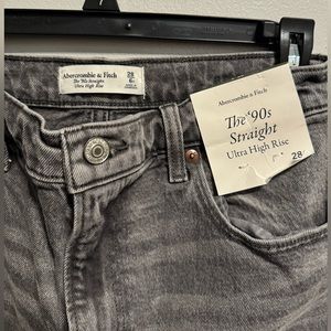 NWT - Abercrombie & Fitch The 90s Straight Ultra High Rise